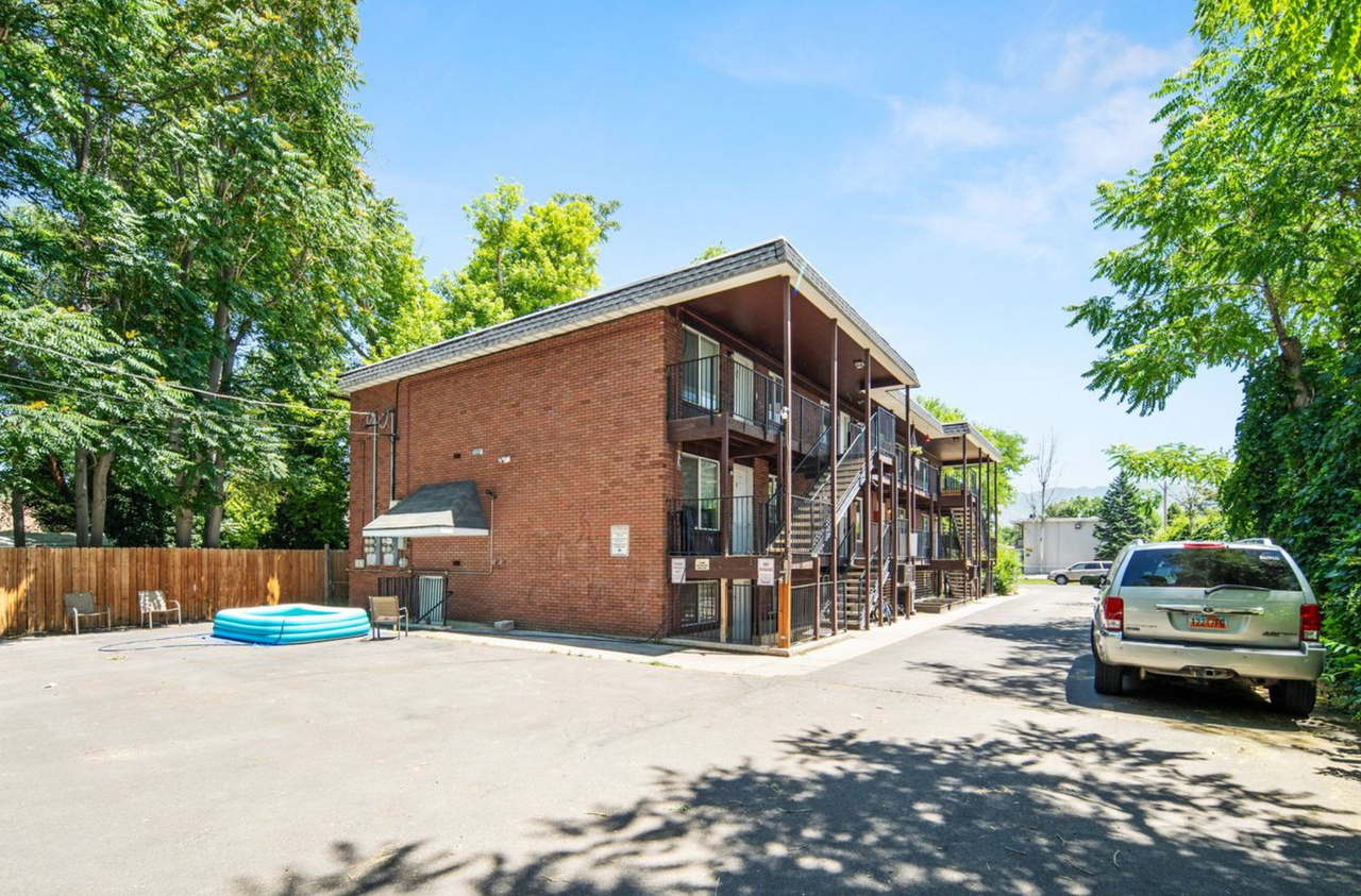 Roberta Street Apartments - Photo 2 of 3