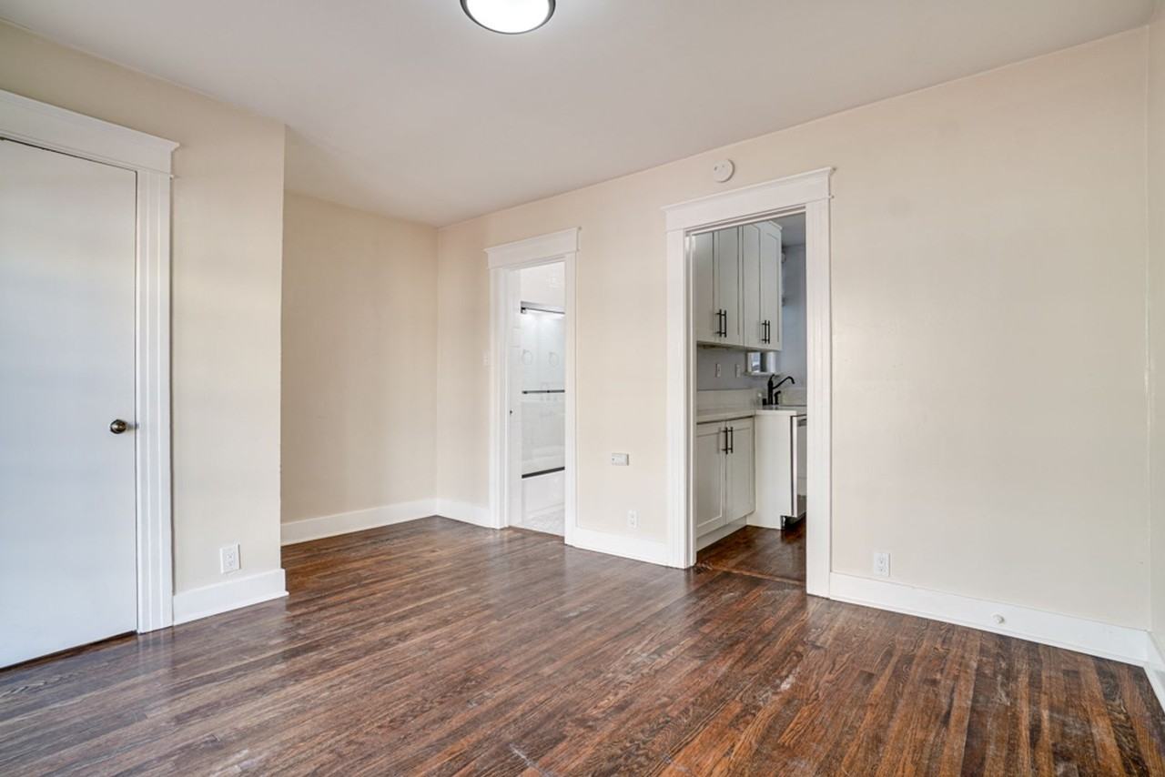 Torrey Arms Apartments - Photo 4 of 11