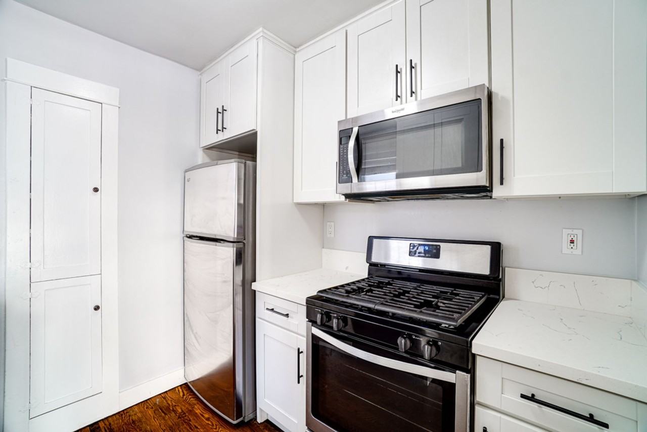 Torrey Arms Apartments - Photo 5 of 11