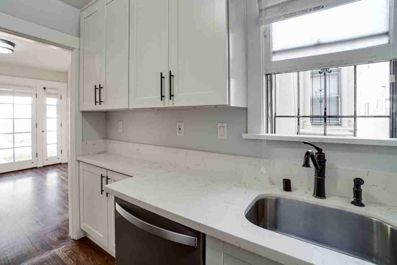 Torrey Arms Apartments - Photo 6 of 11