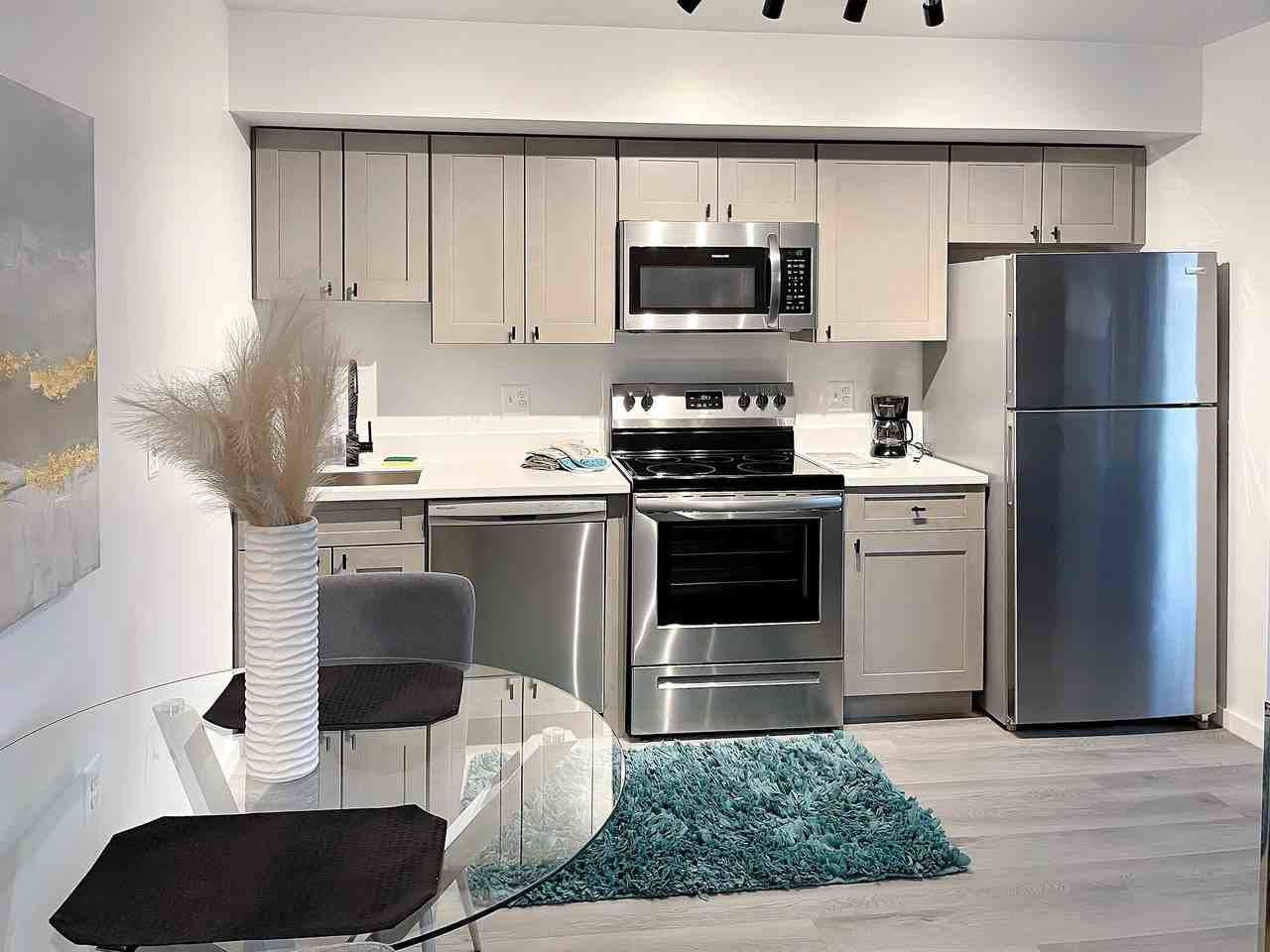 725 W Pratt St. - Photo 2 of 49