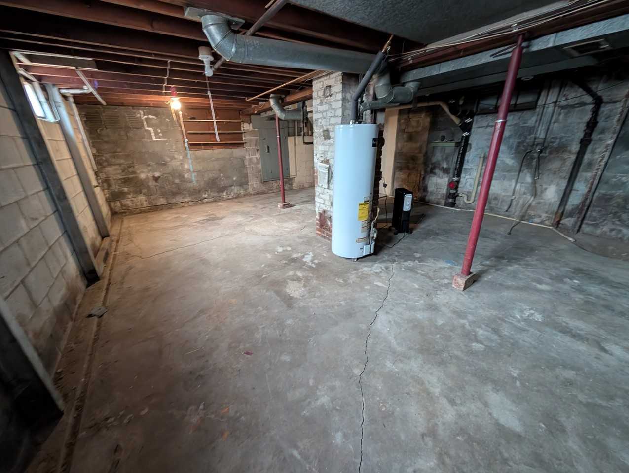 1029 Sw Webster Ave #1 - Photo 3 of 16