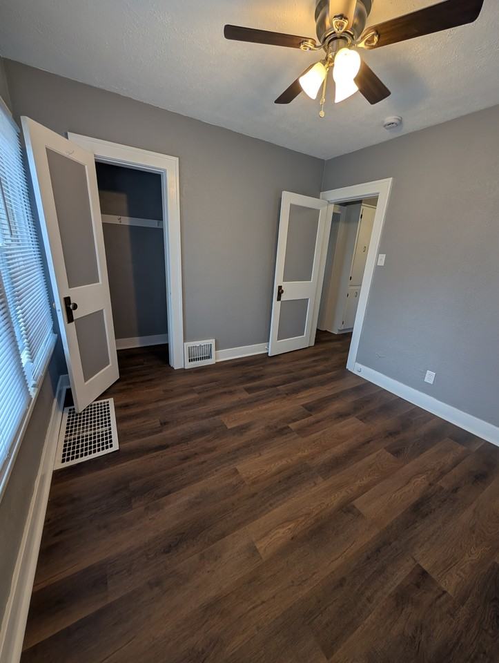 1029 Sw Webster Ave #1 - Photo 6 of 16