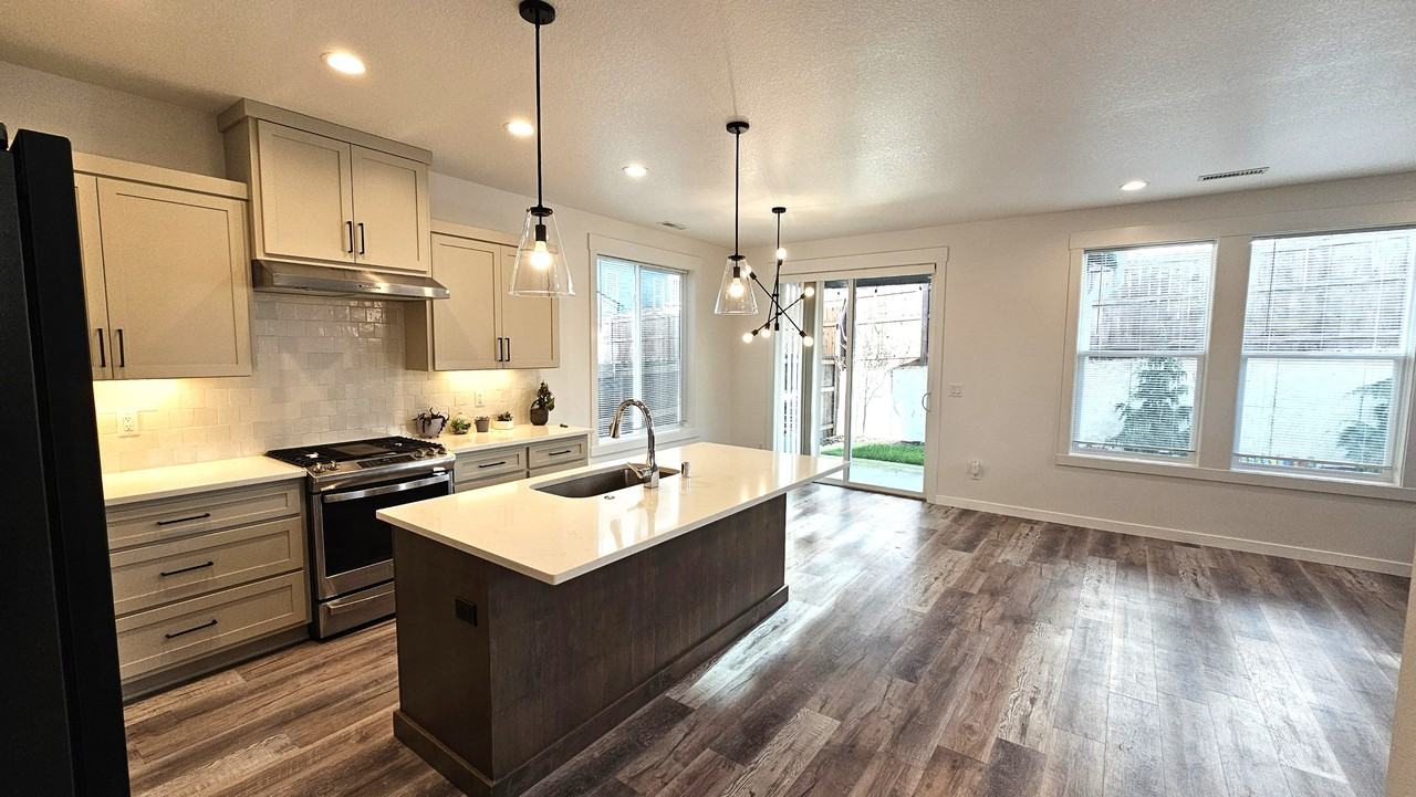 906 Nw 178th St #1 - Photo 7 of 28