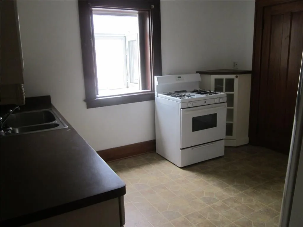 192 Congress Ave #1 - Photo 2 of 13