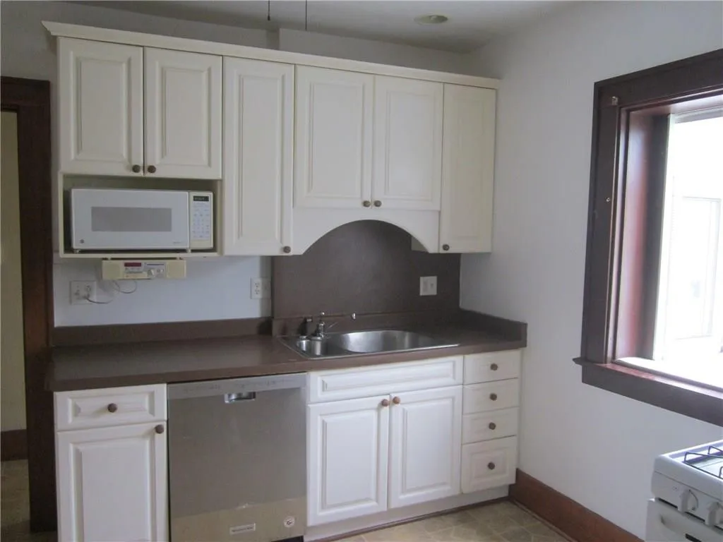 192 Congress Ave #1 - Photo 3 of 13