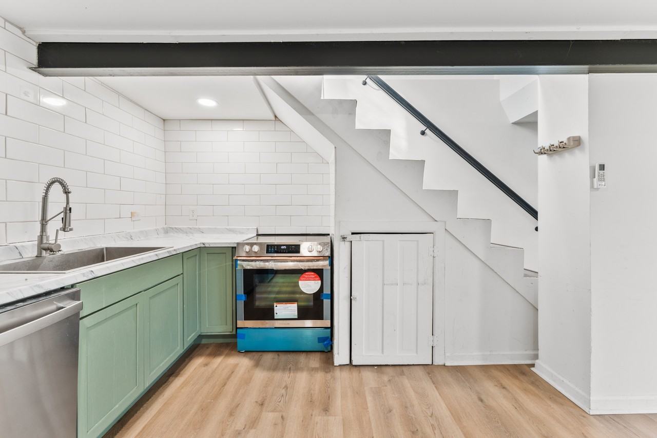 1320 N 9th St #B - Photo 3 of 8