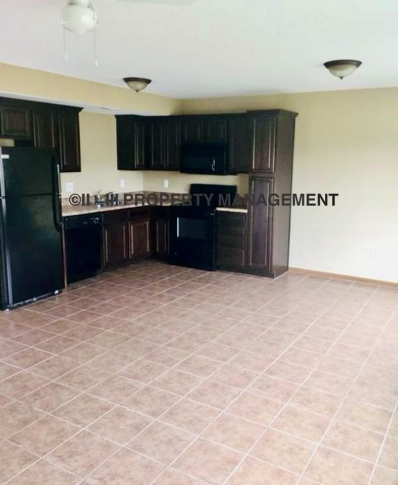 409 S Darrowby Dr #1 - Photo 4 of 17