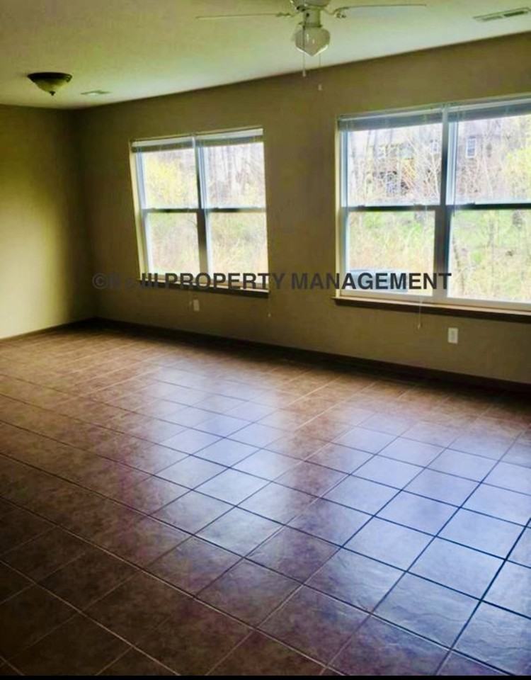 409 S Darrowby Dr #1 - Photo 5 of 17