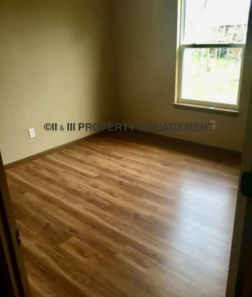 409 S Darrowby Dr #1 - Photo 7 of 17