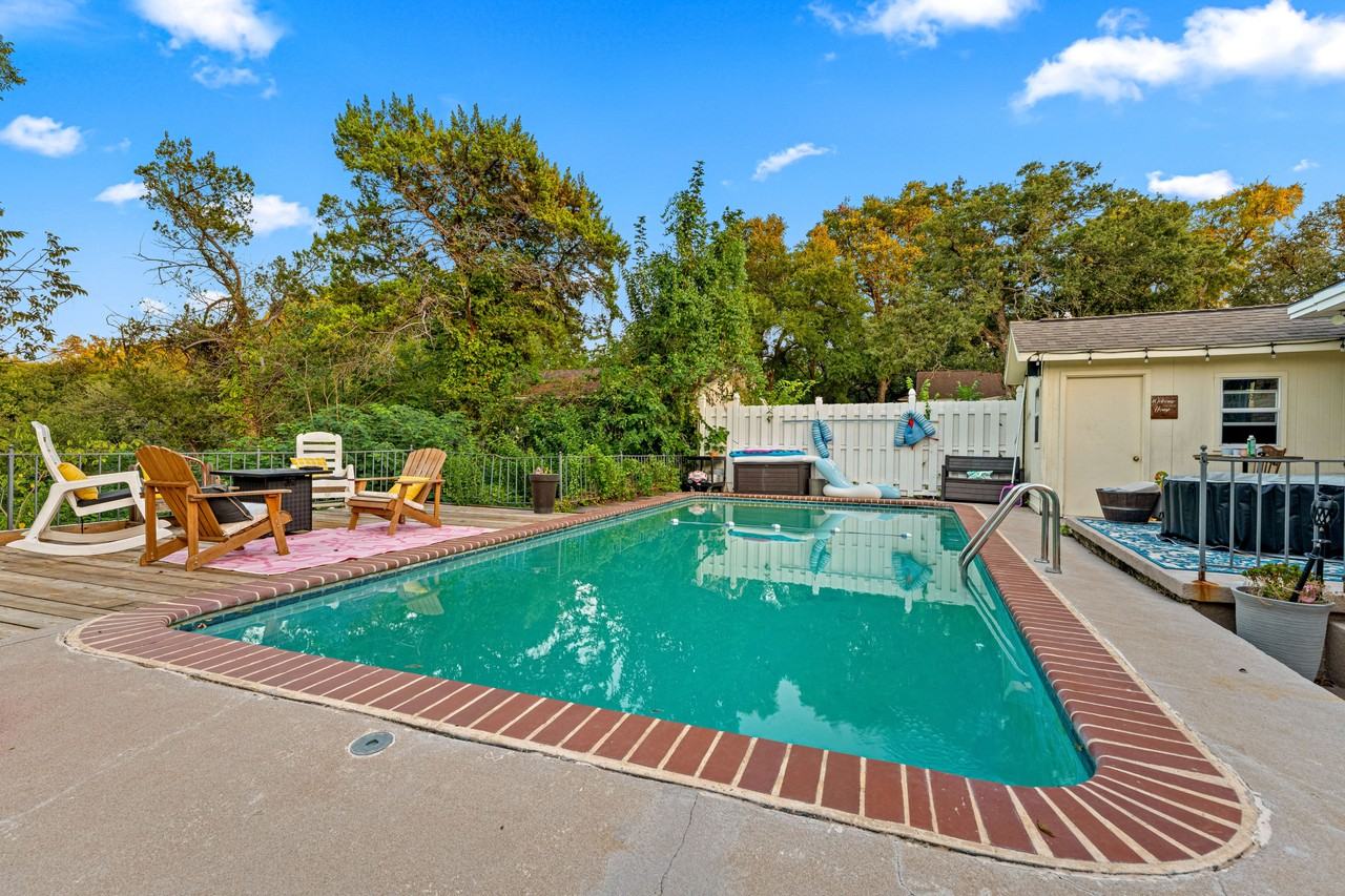 2509 Wooded Acres Dr #1 - Photo 3 of 10