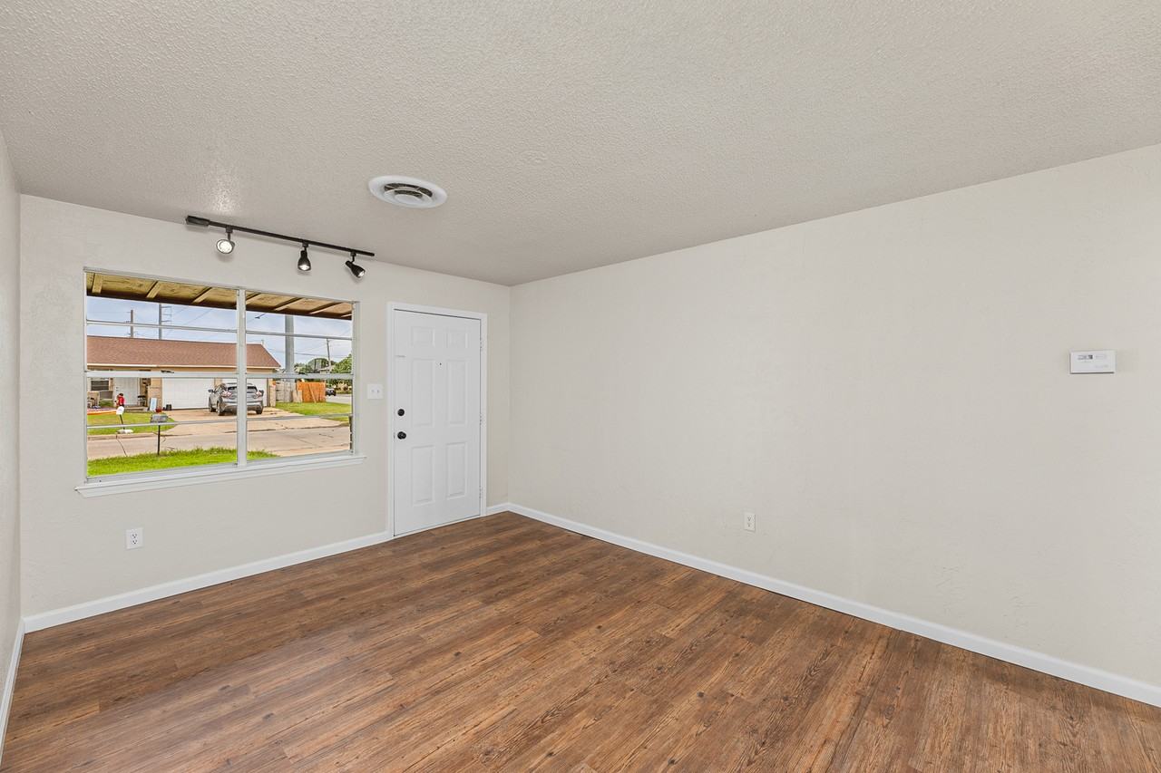 4699 Nw Ozmun Ave #1 - Photo 3 of 17