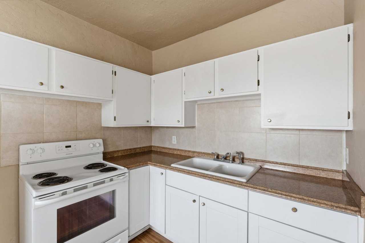 Grant Avenue Apartments - Photo 7 of 13