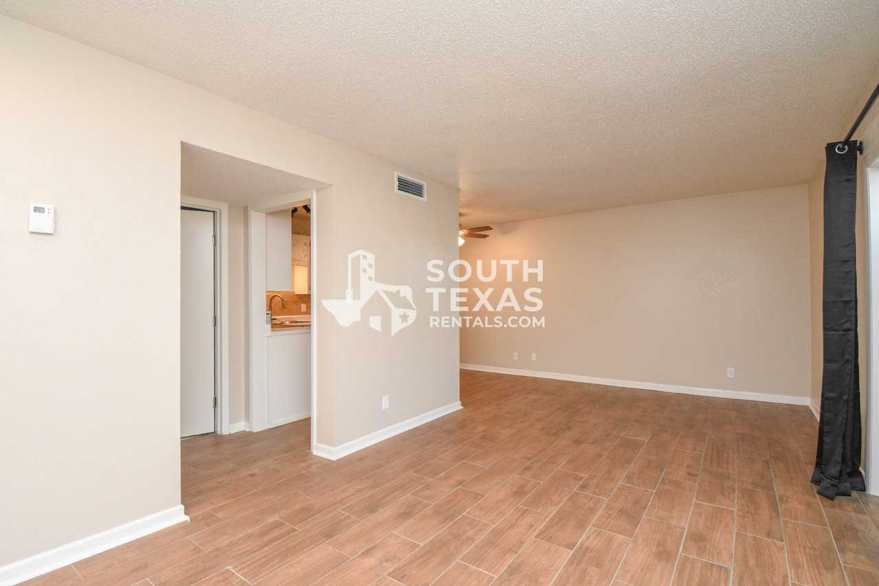 308 Westwood St #D - Photo 4 of 9