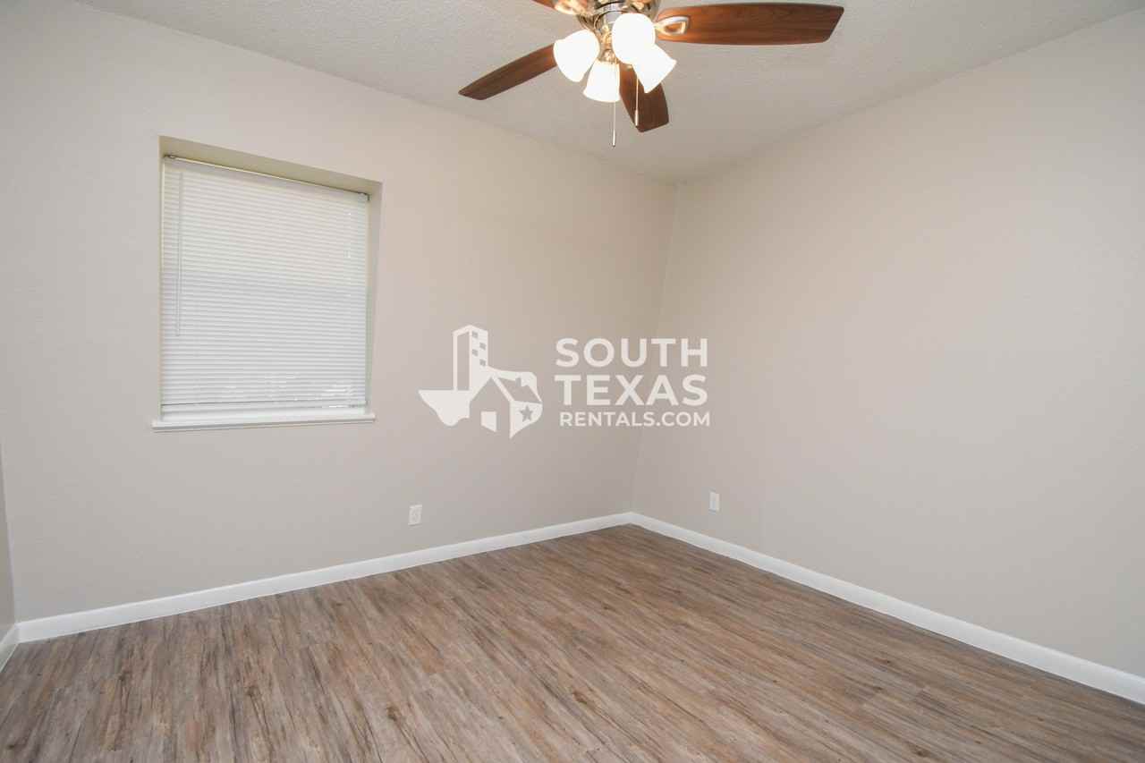 308 Westwood St #D - Photo 7 of 9