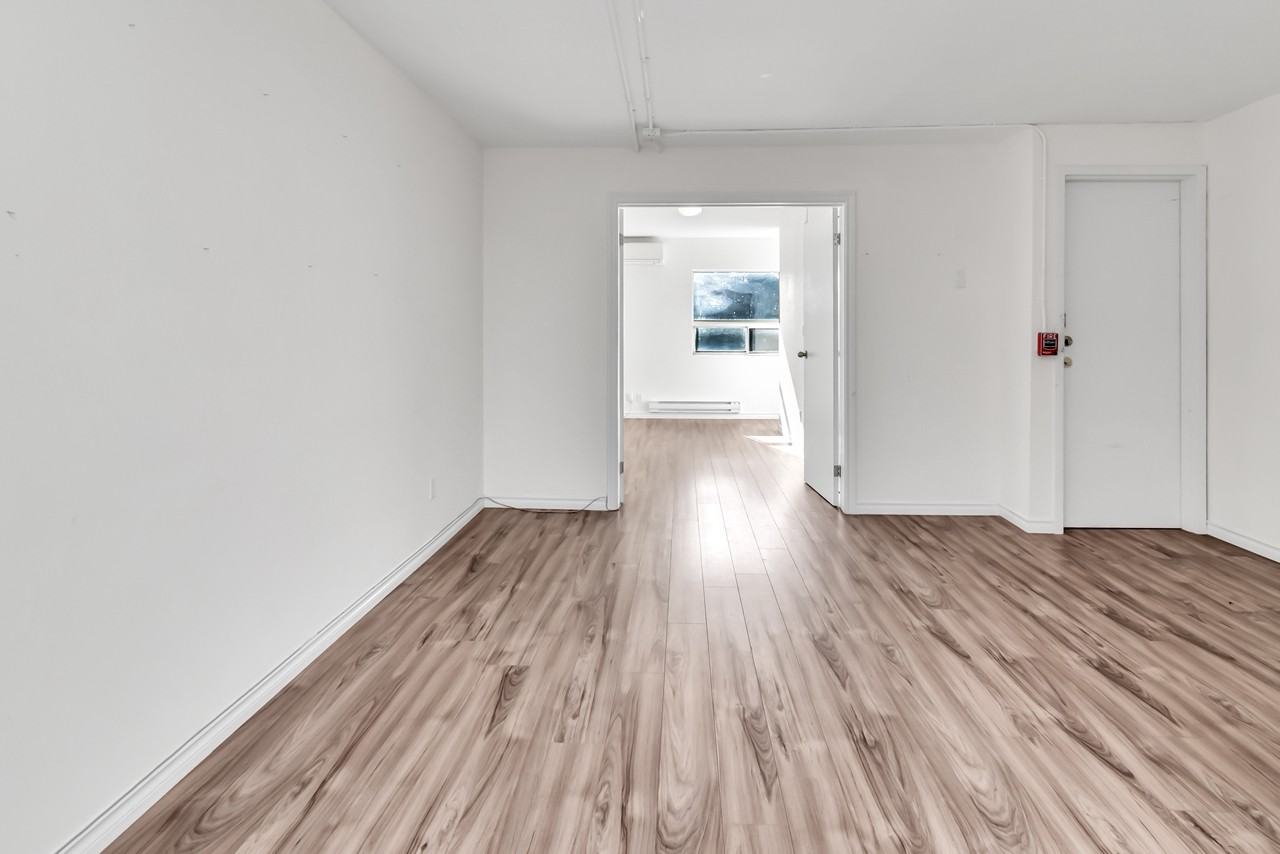 821 Bloor St W - Photo 3 of 11