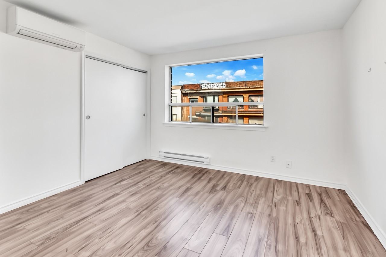 821 Bloor St W - Photo 5 of 11