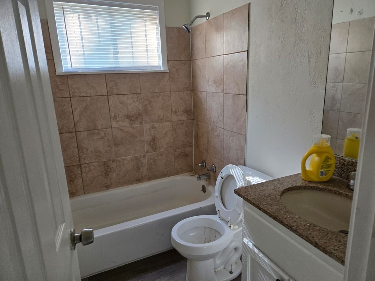 3380 Shady Oaks St #D - Photo 4 of 5