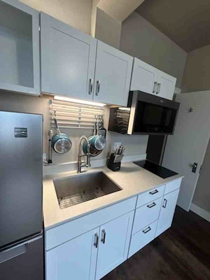 275 N Broadway - Photo 4 of 17