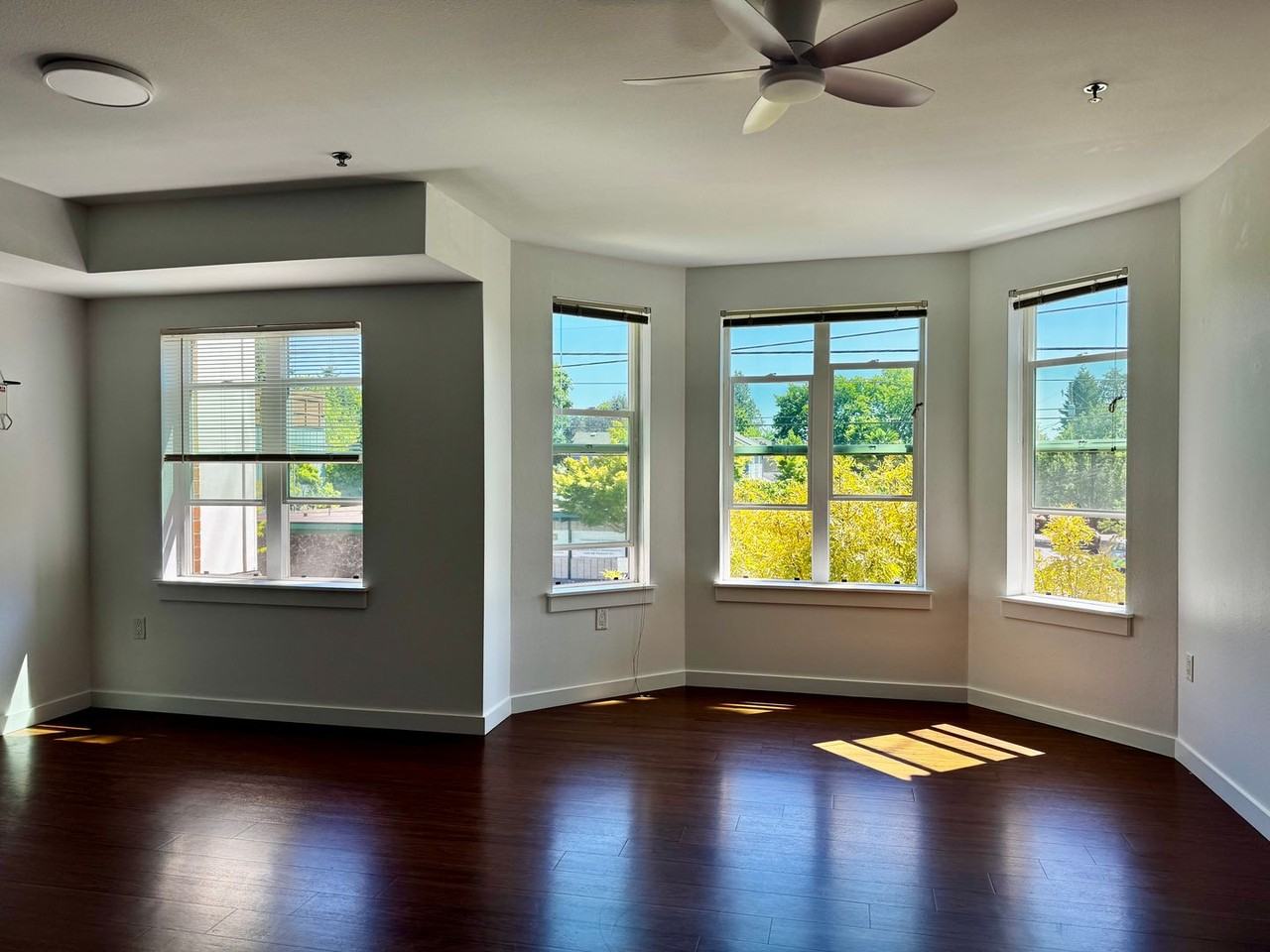 4429 NE Fremont St - Photo 4 of 13