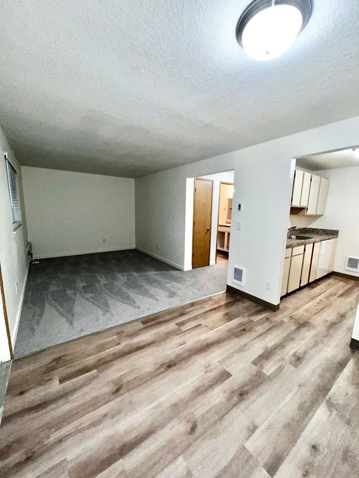 Willow Creek Apartments - Photo 5 of 23