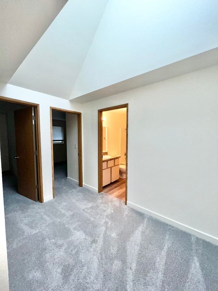 Willow Creek Apartments - Photo 7 of 23