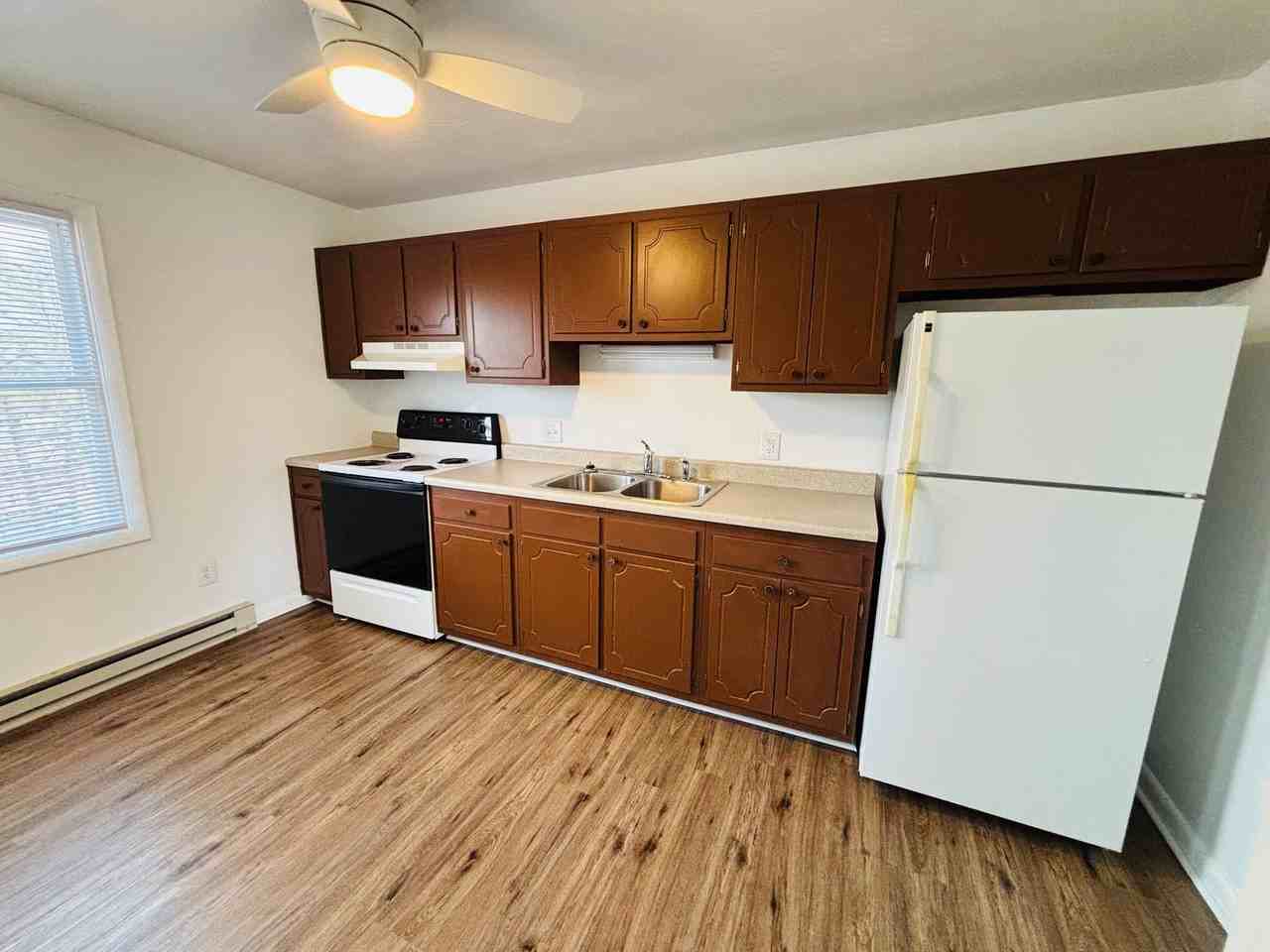 2 Bedroom, 1.5 Bath Apartments - Photo 5 of 13