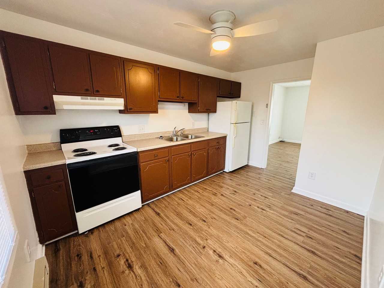 2 Bedroom, 1.5 Bath Apartments - Photo 6 of 13