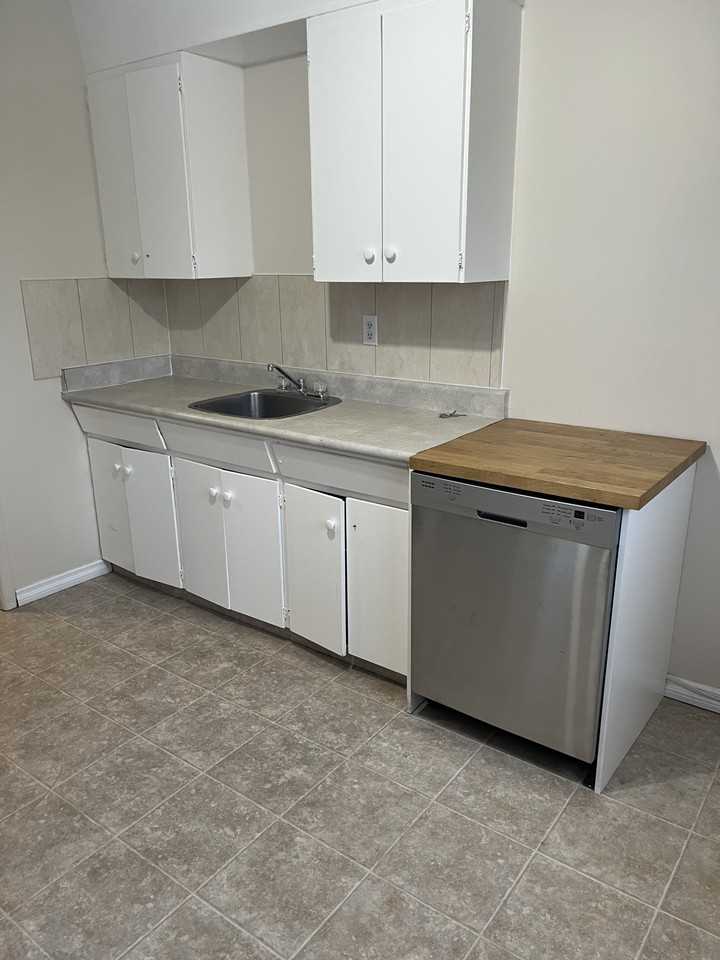 6125 98 Avenue Northwest - Photo 7 of 10