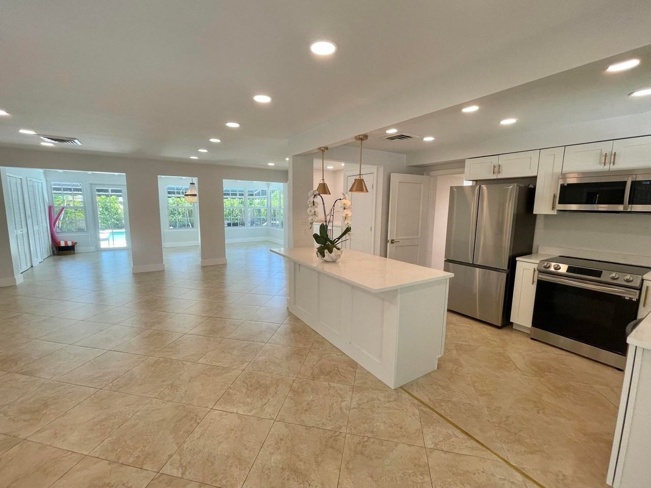 360 Alhambra Pl #1 - Photo 7 of 40