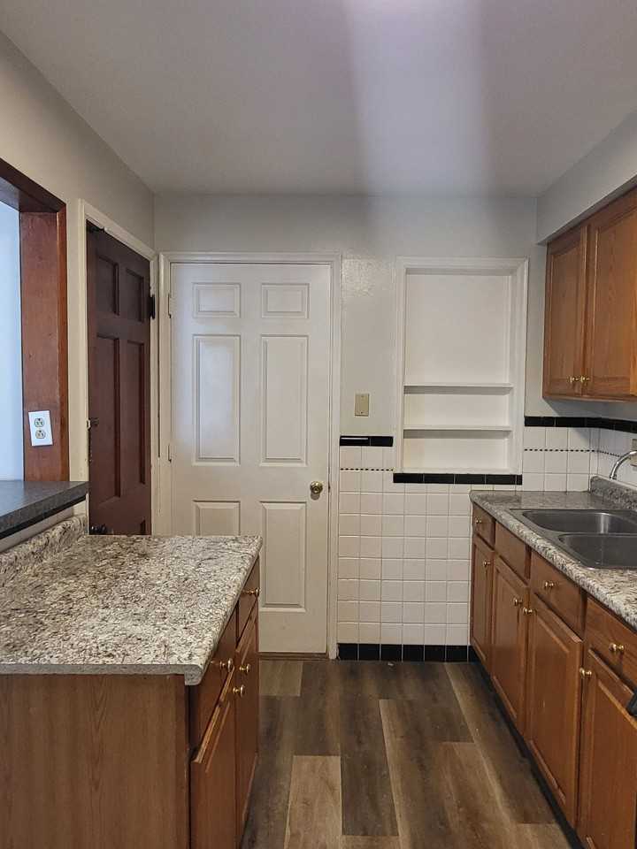 1136 Grenshaw Dr #1 - Photo 3 of 20