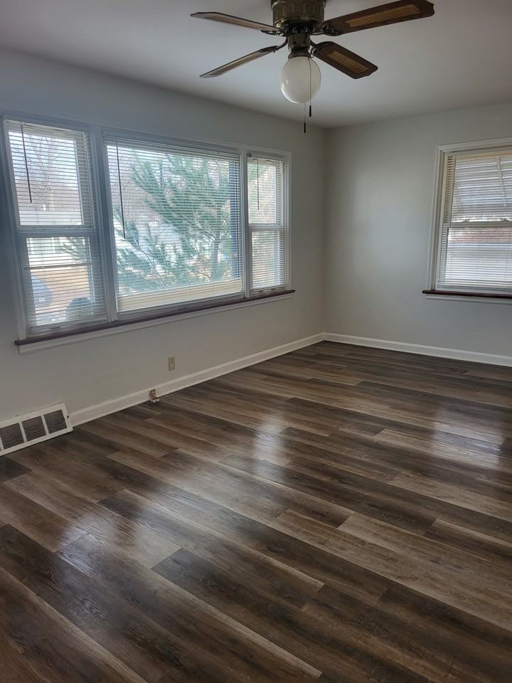 1136 Grenshaw Dr #1 - Photo 4 of 20