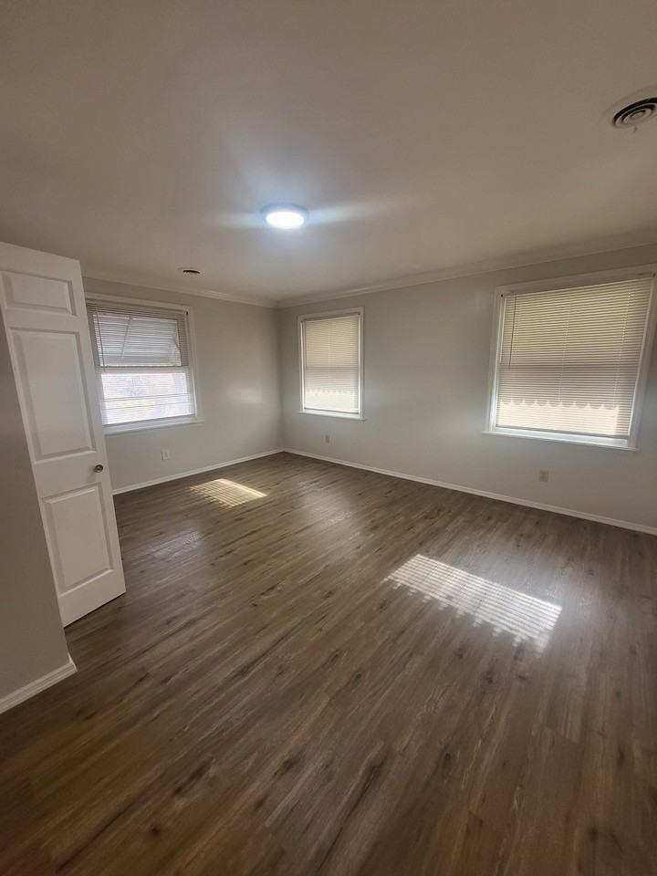 1136 Grenshaw Dr #1 - Photo 5 of 20