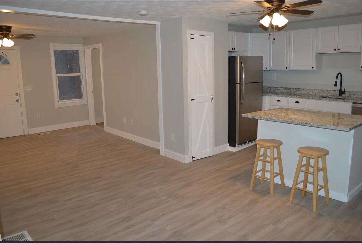 4 1st St #B - Photo 3 of 7