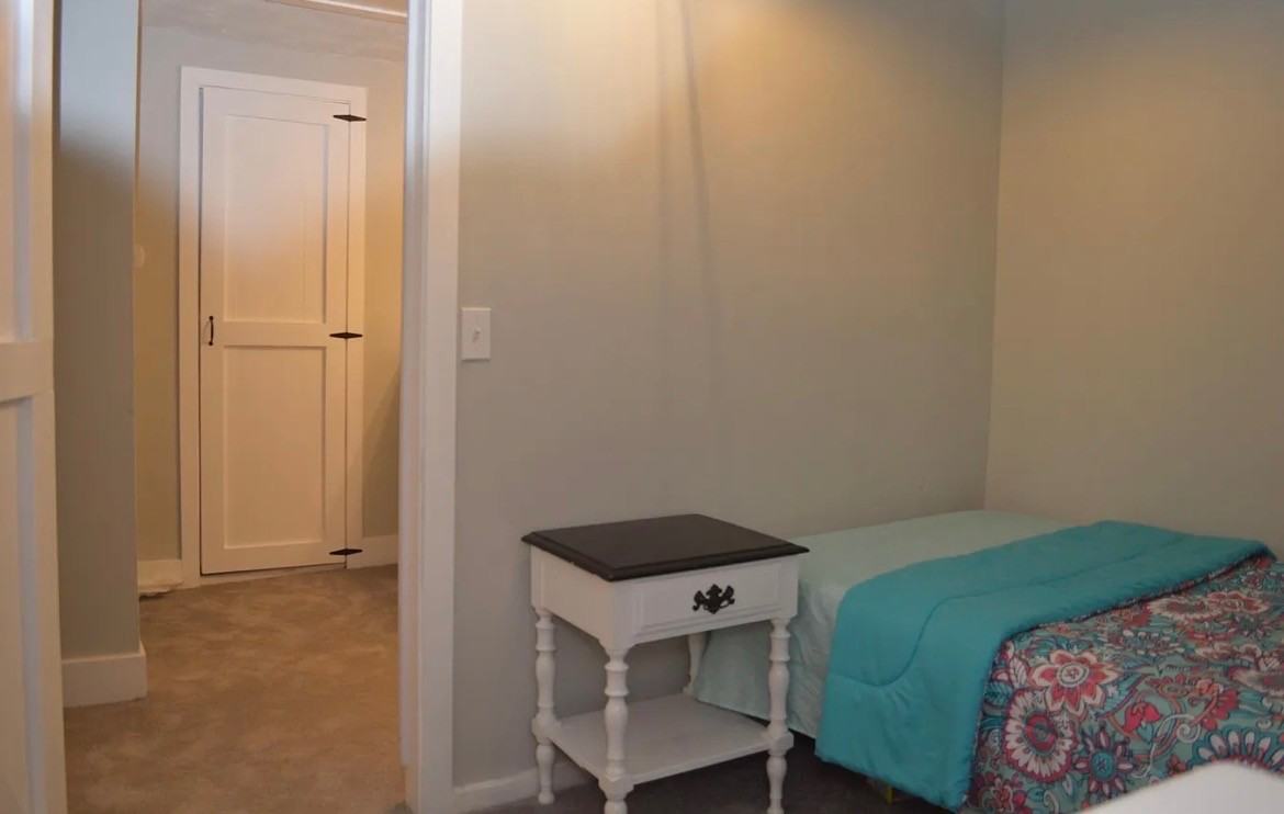 4 1st St #B - Photo 4 of 7