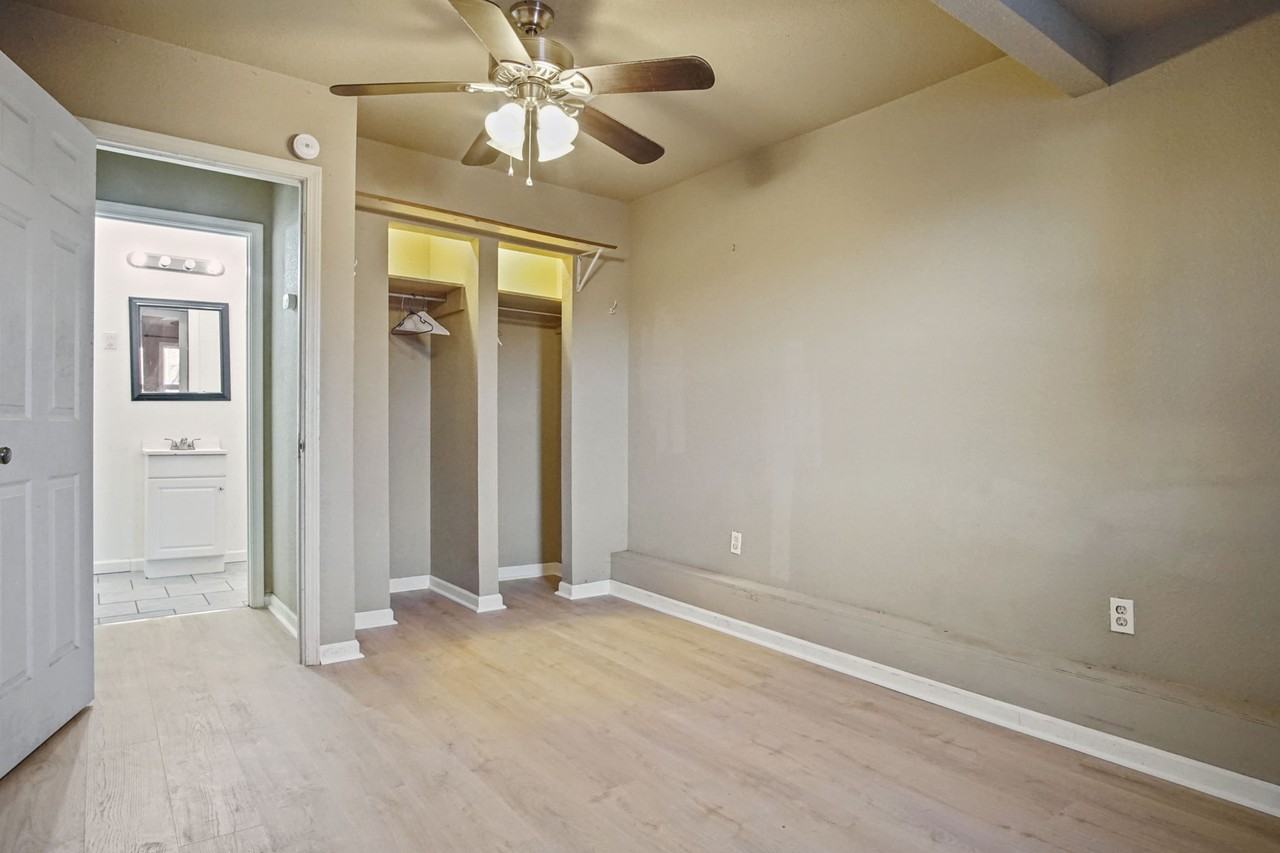 704 Nw 95th St #1 - Photo 7 of 14