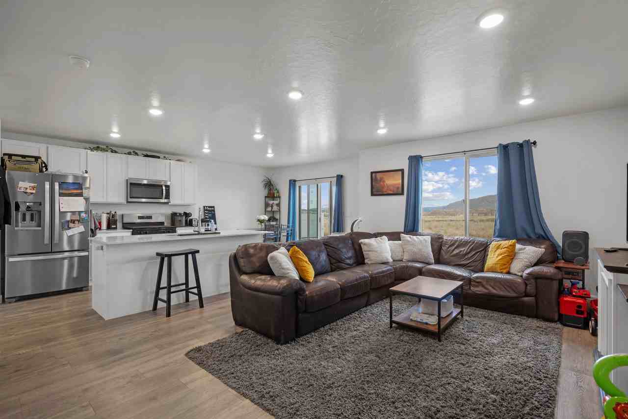 988 W Broadleaf Dr #988 - Photo 2 of 16