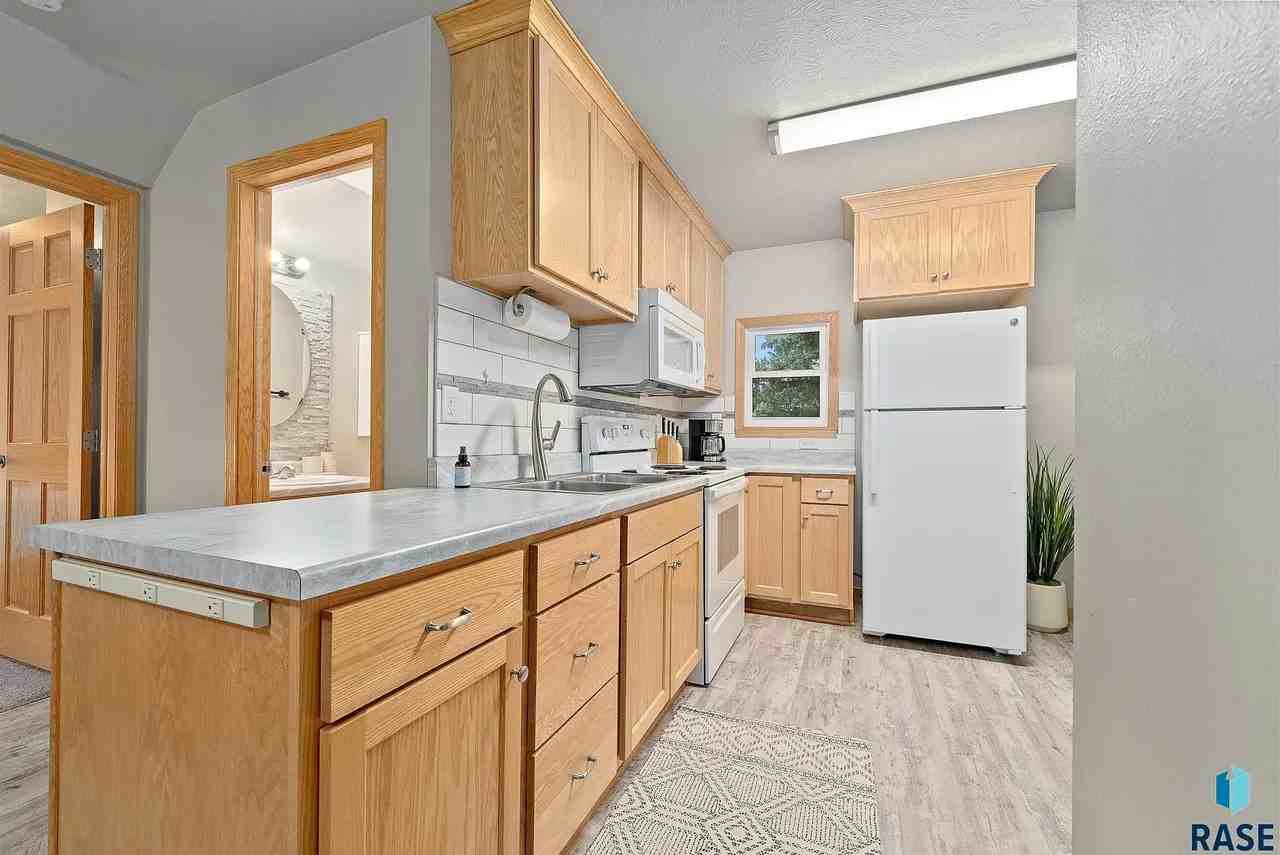 2517 S Duluth Ave #2517 - Photo 4 of 21