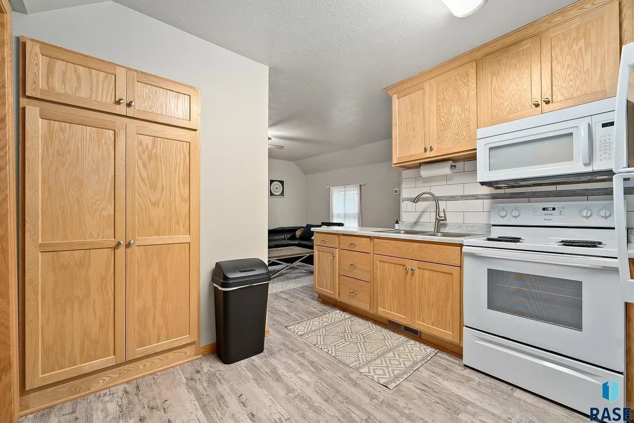 2517 S Duluth Ave #2517 - Photo 5 of 21