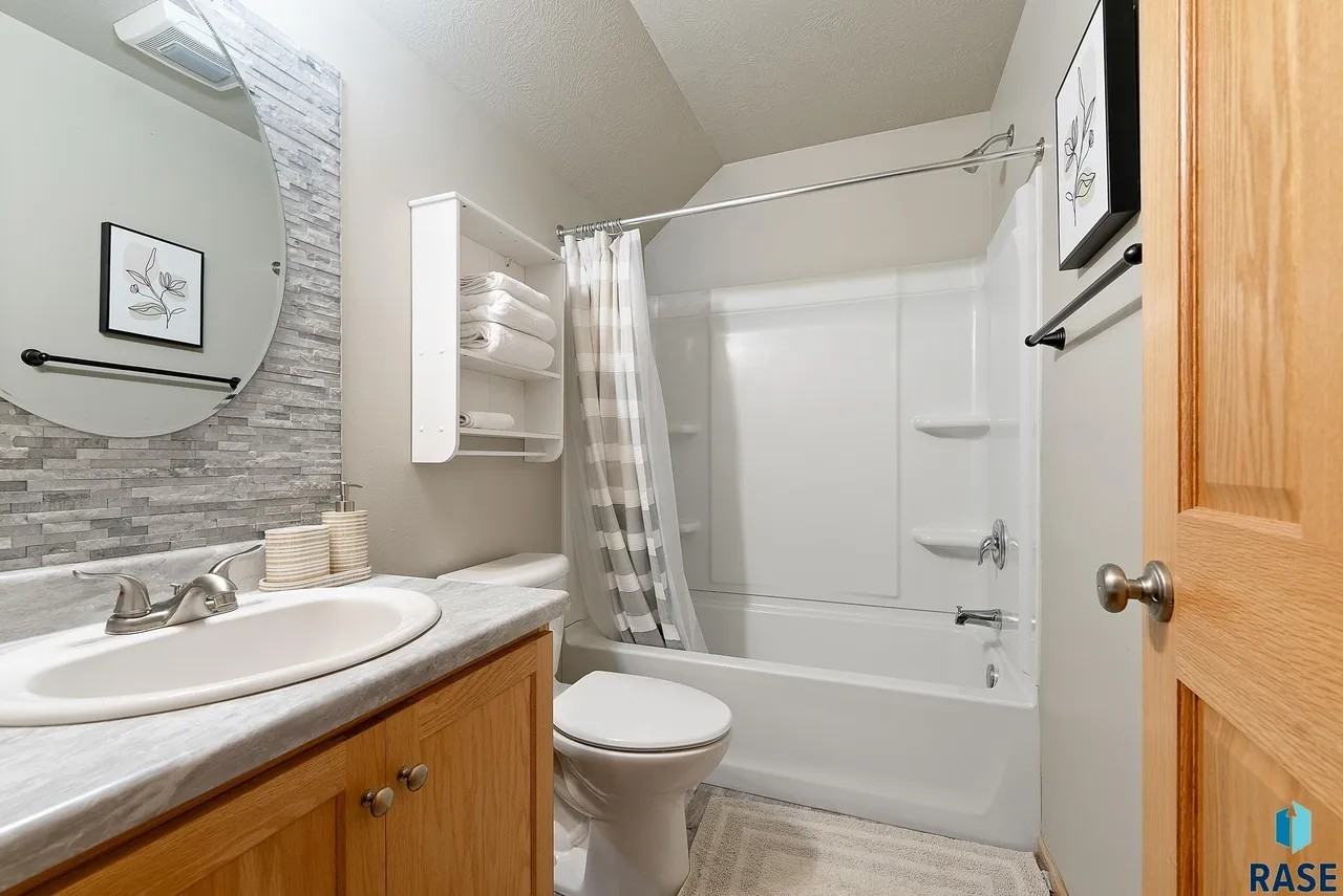 2517 S Duluth Ave #2517 - Photo 7 of 21