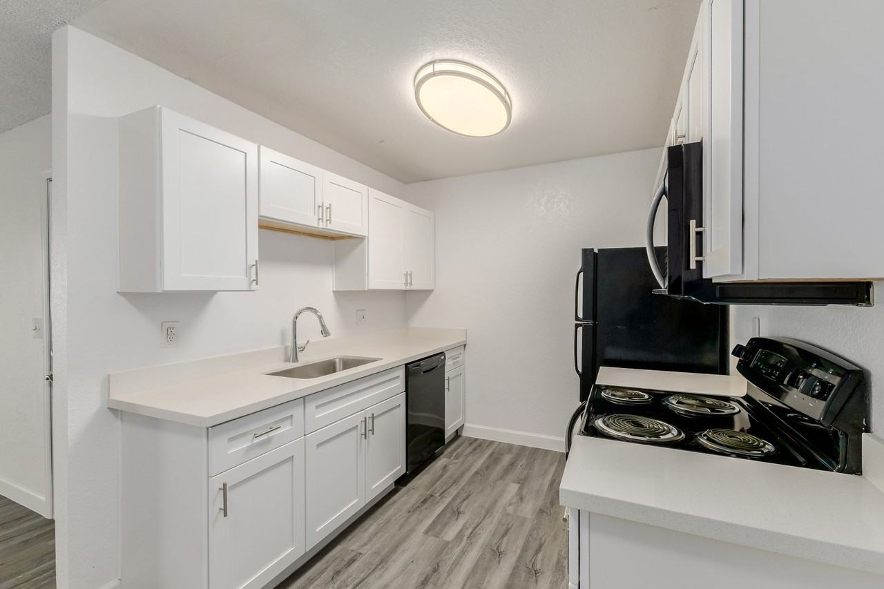 Corona del Sol - Photo 5 of 50