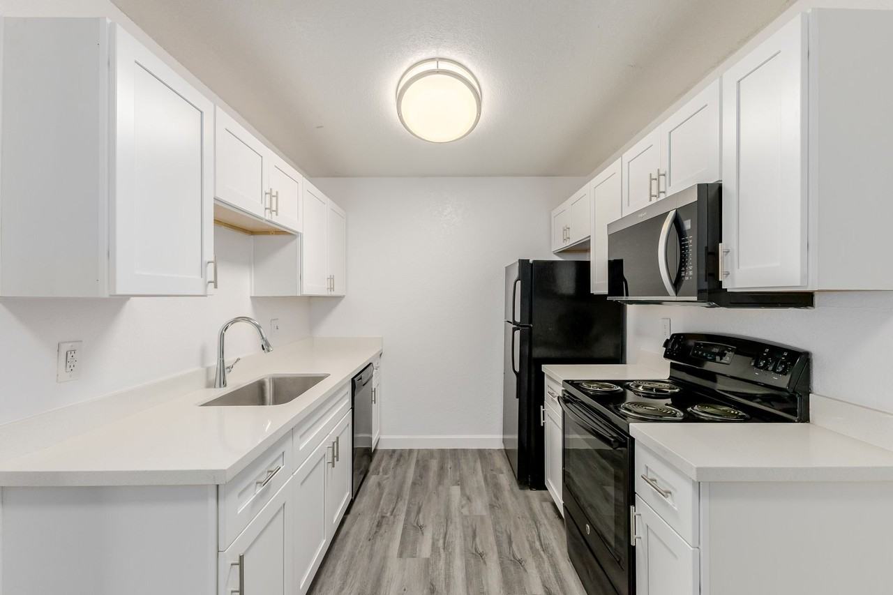 Corona del Sol - Photo 4 of 50