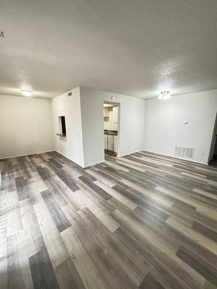 206 S Grove St - Photo 2 of 10