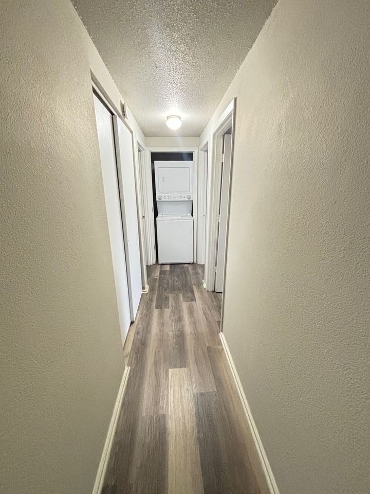 206 S Grove St - Photo 5 of 10