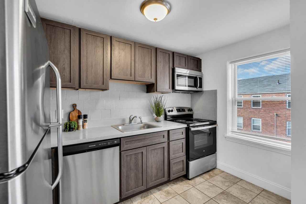 Maple Court Apartments - Photo 3 of 50