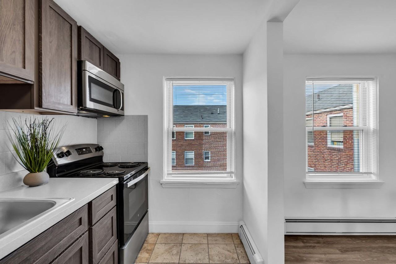 Maple Court Apartments - Photo 4 of 50