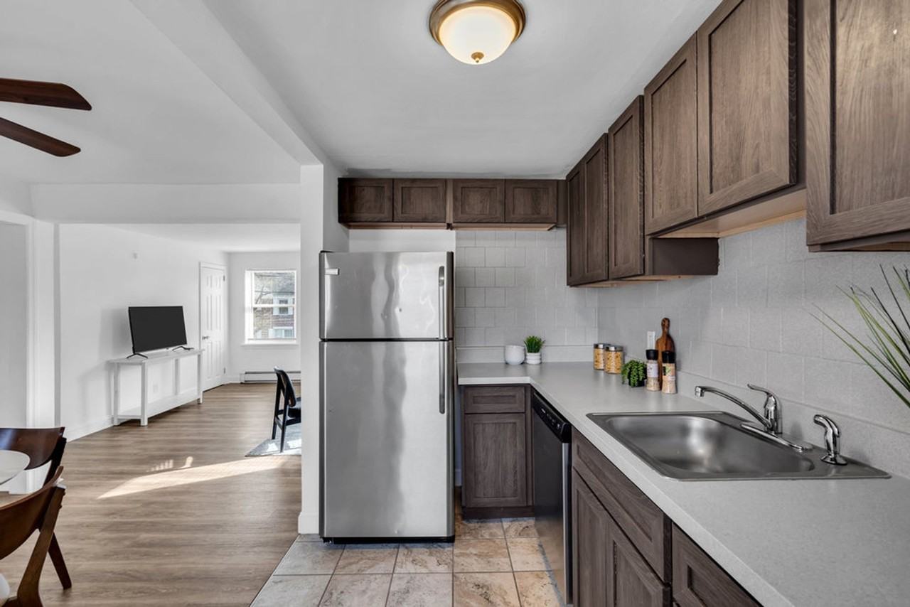 Maple Court Apartments - Photo 5 of 50