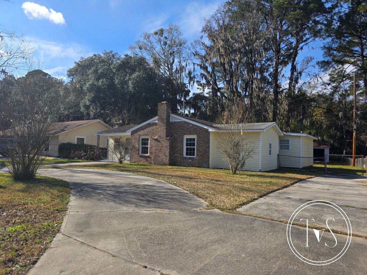 8601 Hurst Ave - Photo 2 of 20