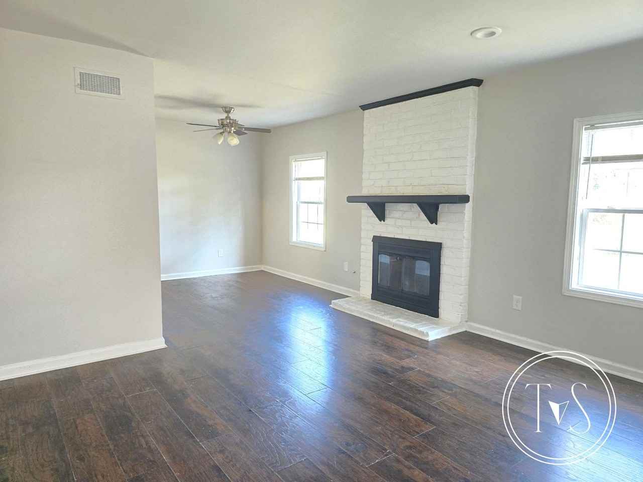 8601 Hurst Ave - Photo 5 of 20