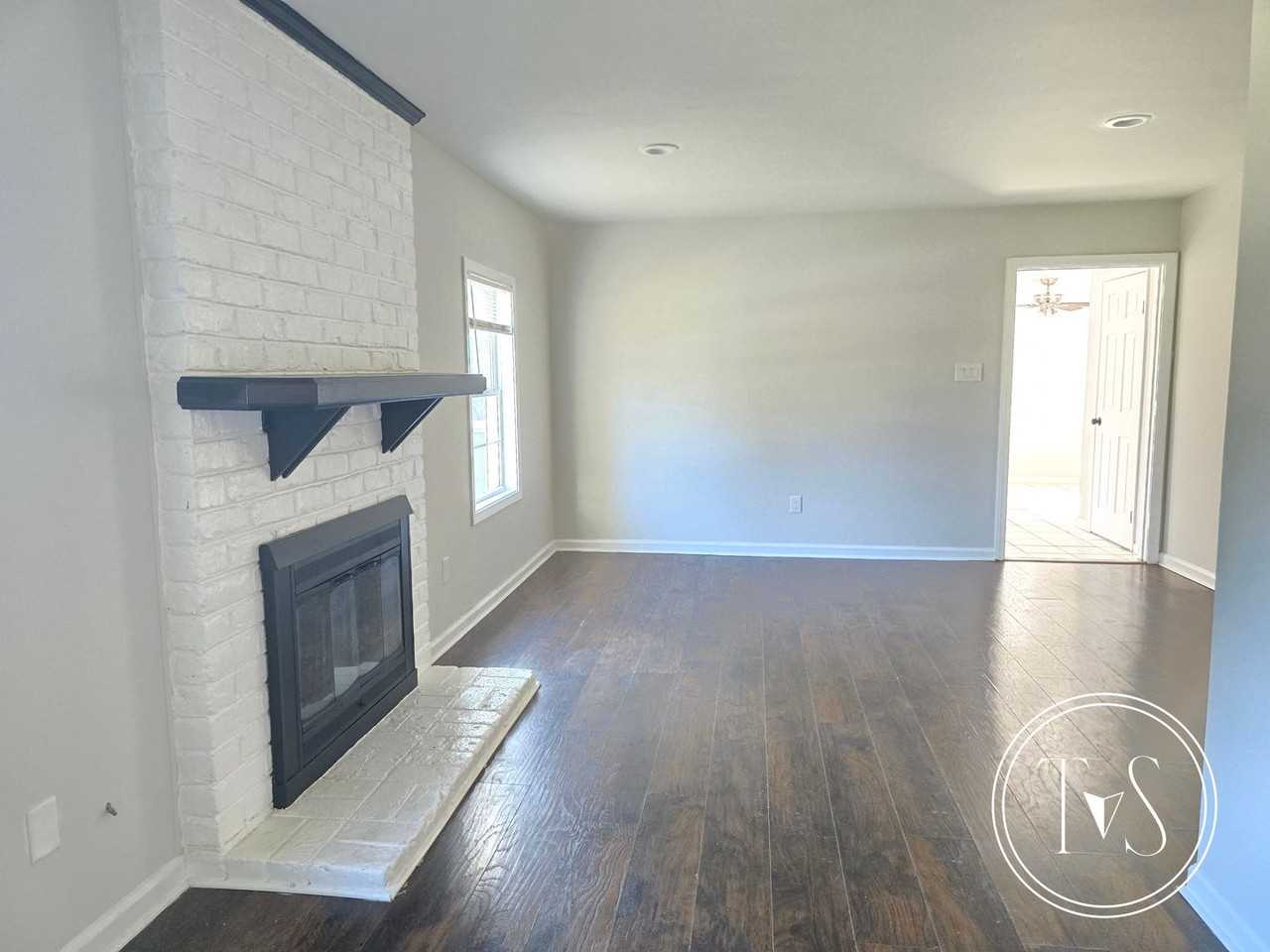 8601 Hurst Ave - Photo 6 of 20